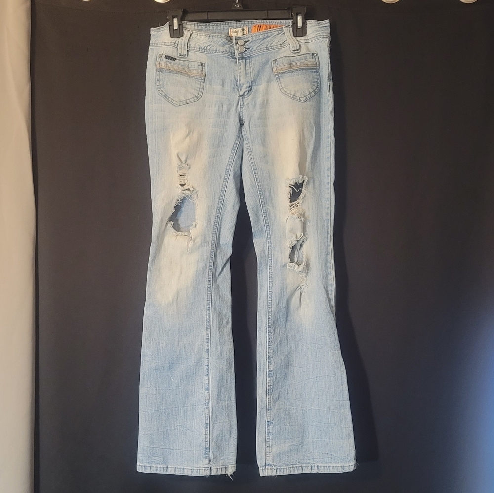 Indigo Rein Distressed Jeans.